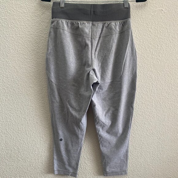 Lululemon High Rise Relax Crop Sweatpants Gray Size 4 Gym Fitness Yoga Workout - Picture 3 of 6